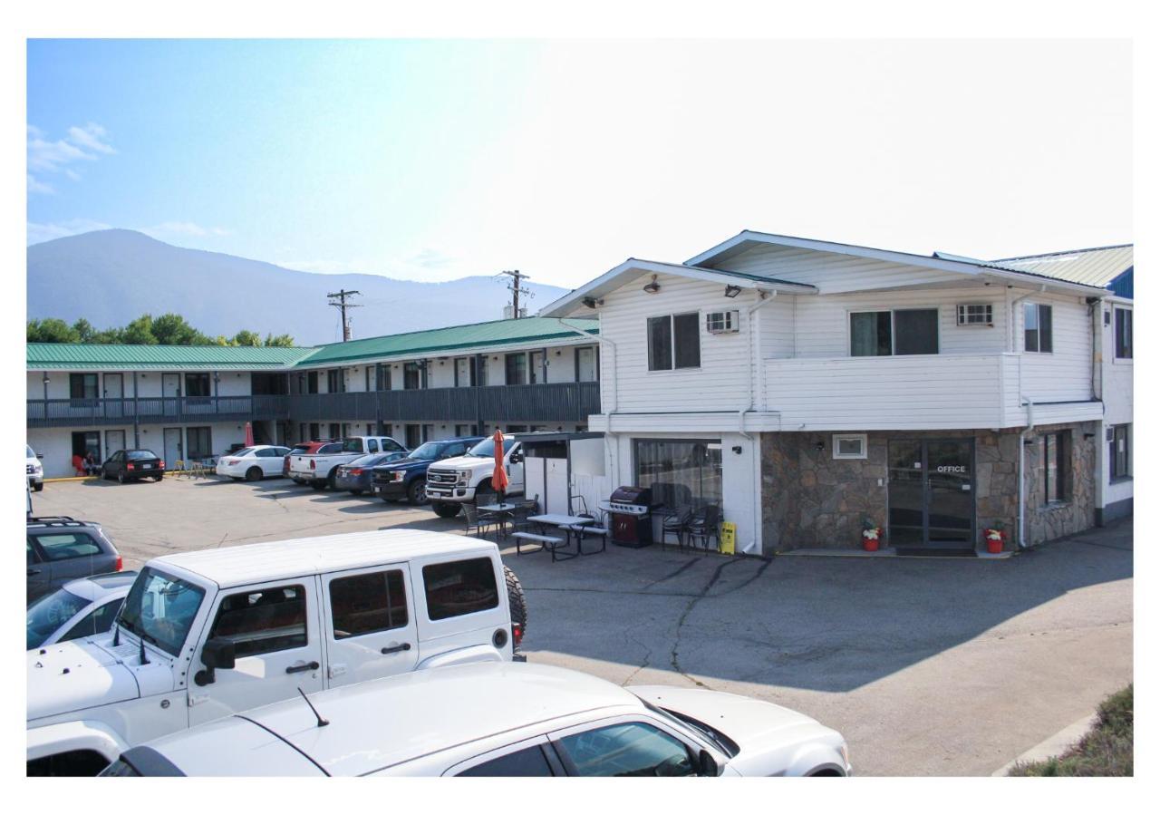 Granby River Inn & Suites Grand Forks Exterior photo